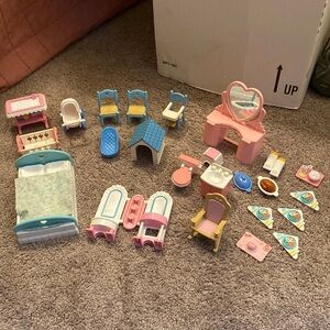 Vintage Fisher Price Dream Dollhouse assortment of home items